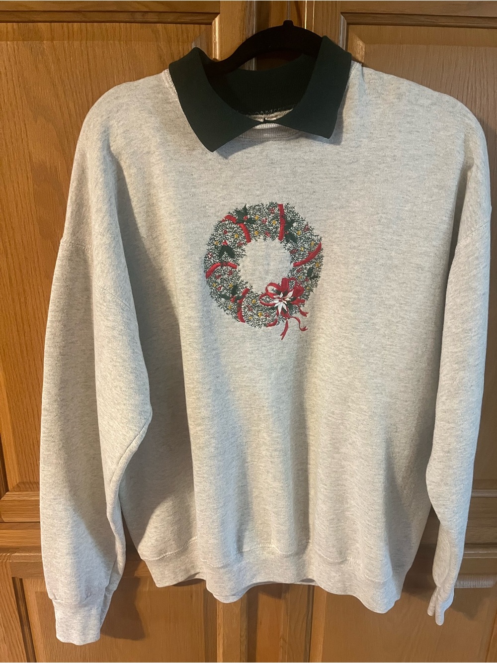 Fruit of the Loom Gray Crewneck Sweatshirt with Holiday Wreath and Green Collar